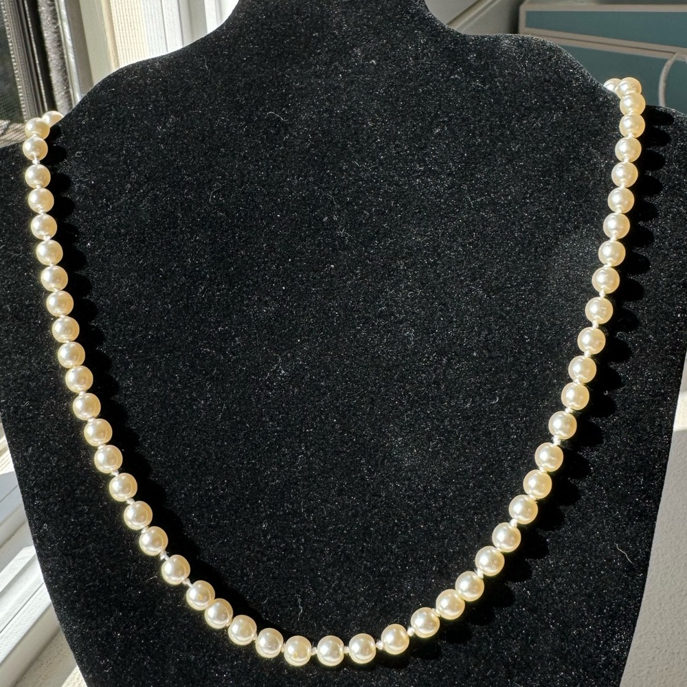 Pearl necklace and rhinestones clasp 18 inches faux